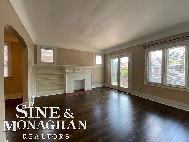 3 bed, 1.0 bath, 1275 sqft, $1,400 — Photo 2