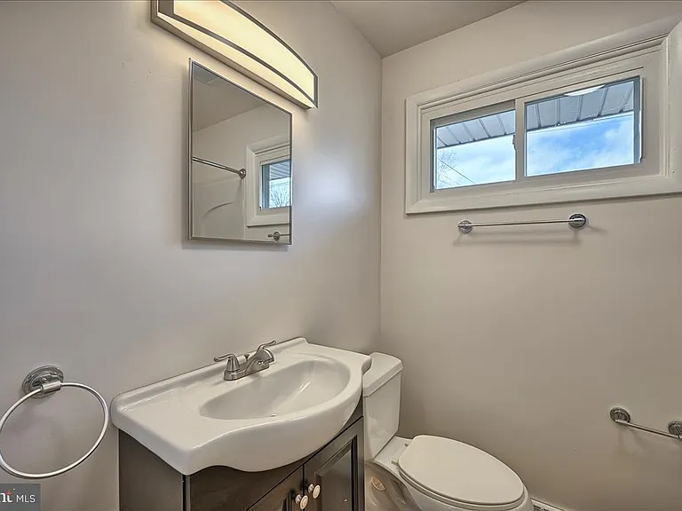 22 Chestnut St — Photo 5