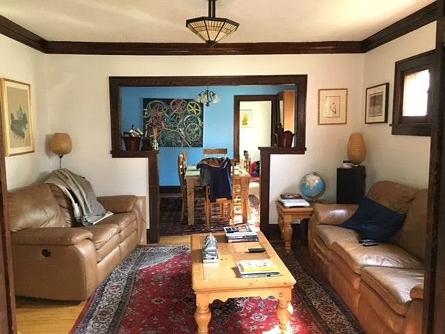 2418 33rd Ave NE — Photo 3
