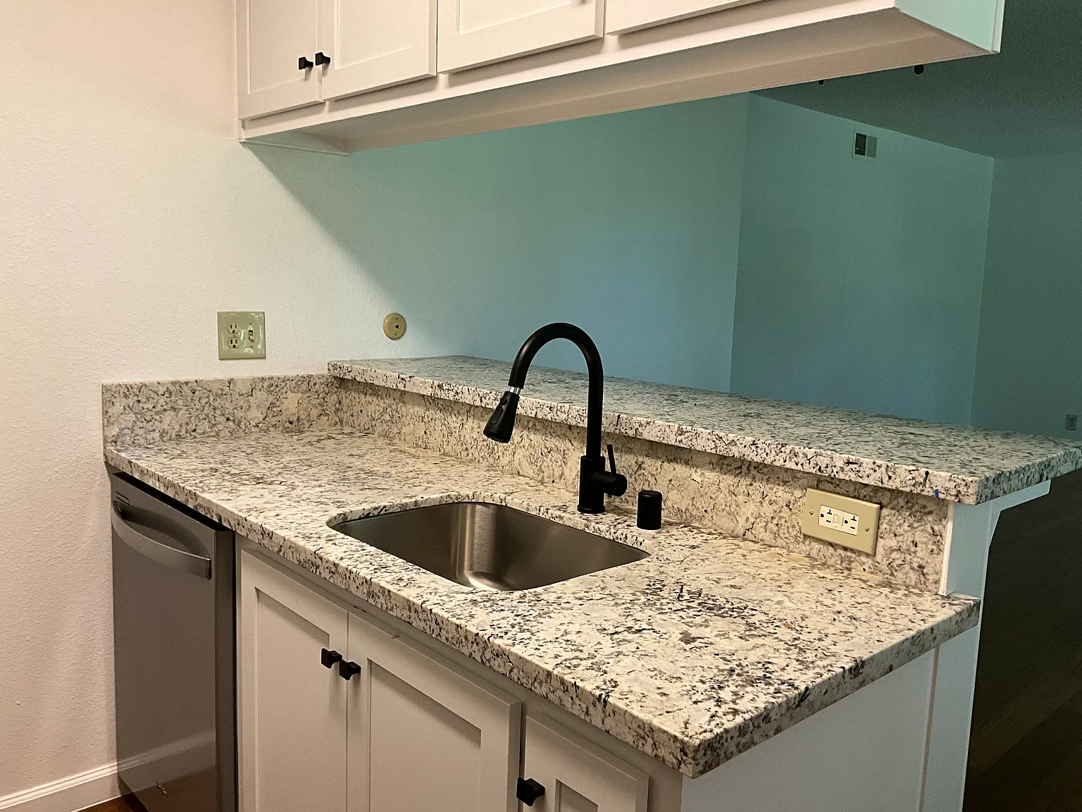 2 bed, 856 sqft, $1,600 — Photo 4