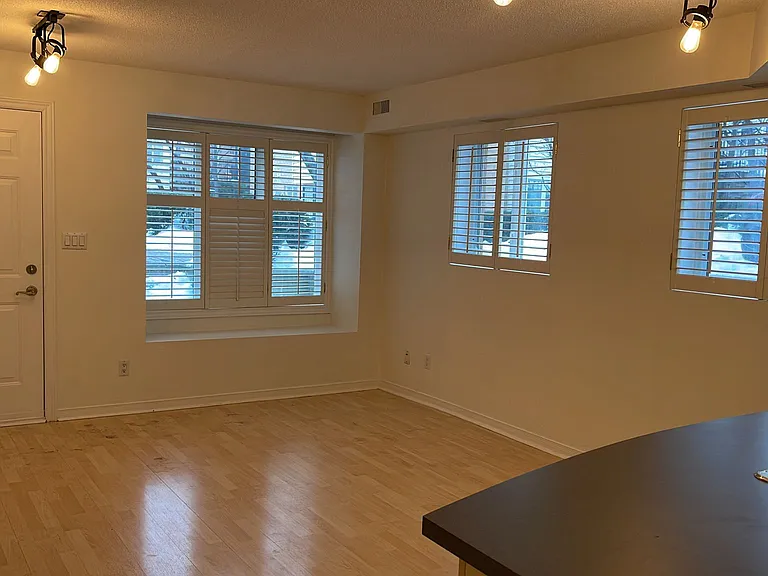 208 Niagara St W #Townhouse 27 — Photo 6