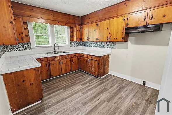 1447 Wharton Ave — Photo 5