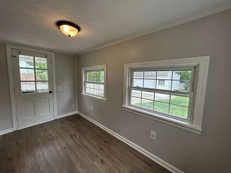 26901 Farringdon Ave — Photo 16
