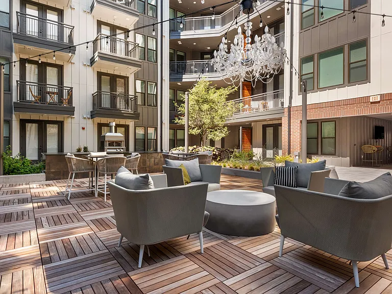 Troubadour Apartments — Photo 18