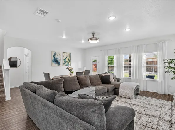 6404 Cheshire St, Aubrey, TX 76227