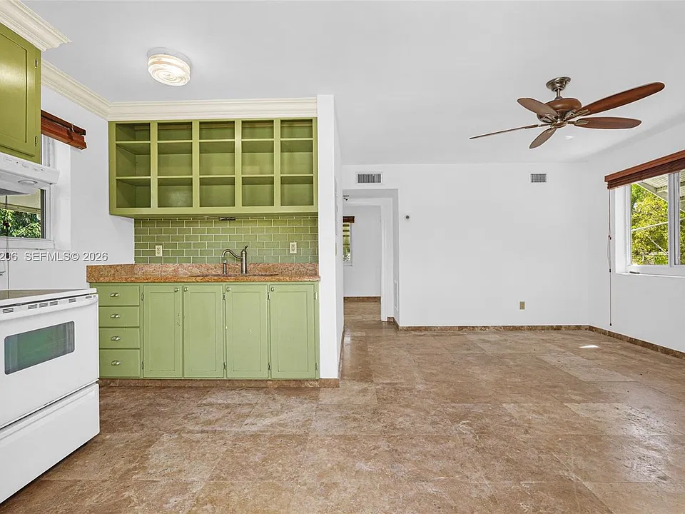 181 NW 41st St #2