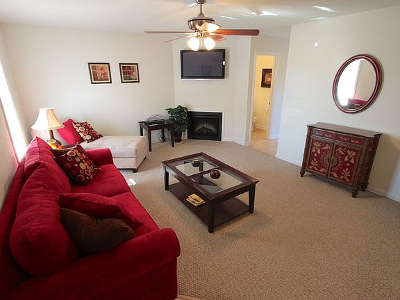 Deluxe Living Room 1_10152013