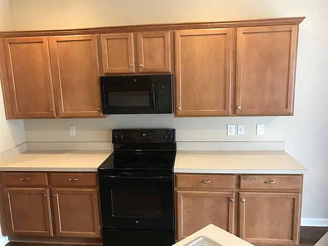 4 bed, 3.0 bath, 2435 sqft, $2,935 — Photo 4