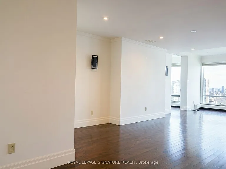 30 Wellington St E #2202 — Photo 9
