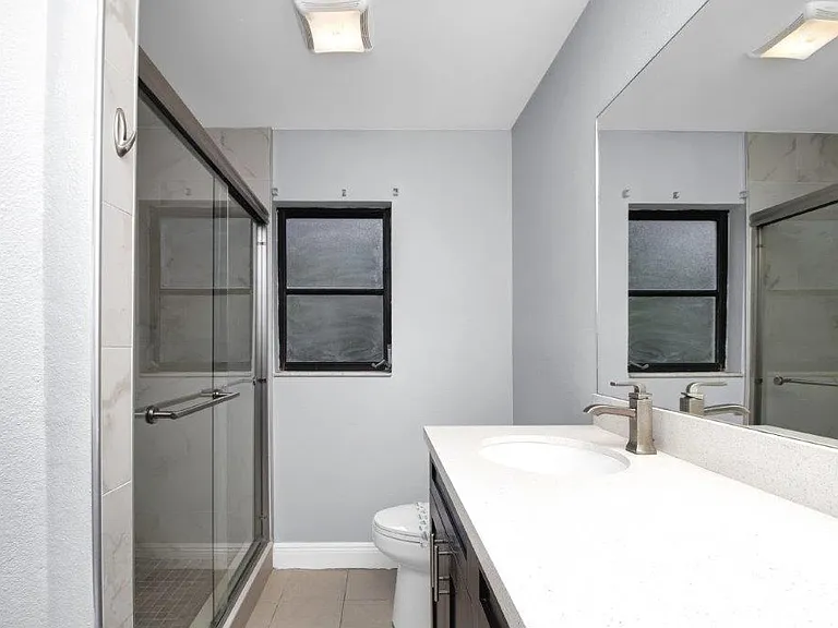 13540 Sedgwick Ave — Photo 32