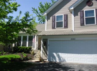 1642 Kennsington Ln, Crystal Lake, IL 60014