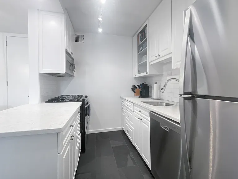 343 E 30th St #4B — Photo 5