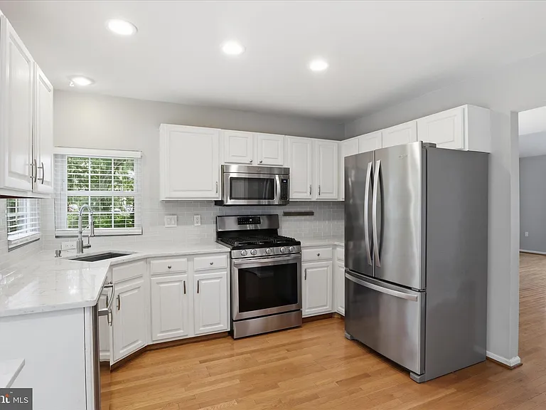 423 Foxridge Dr SW — Photo 16