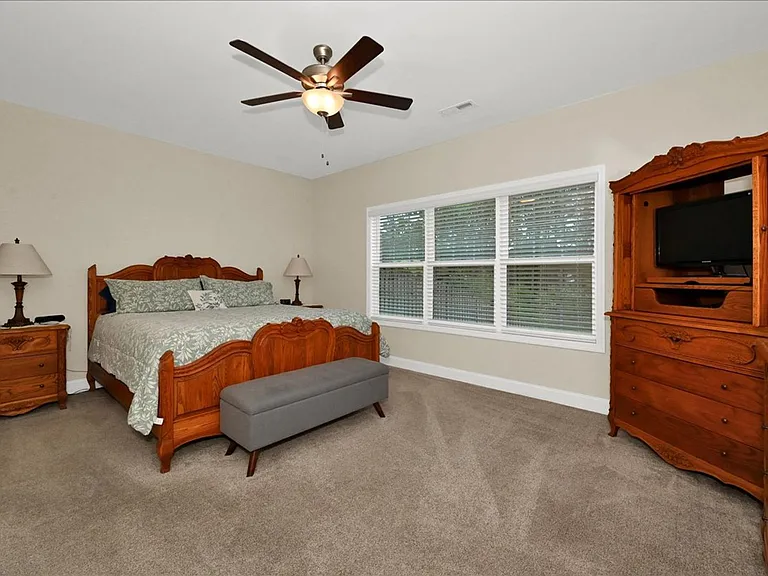 2058 Austin Dr N #E — Photo 11