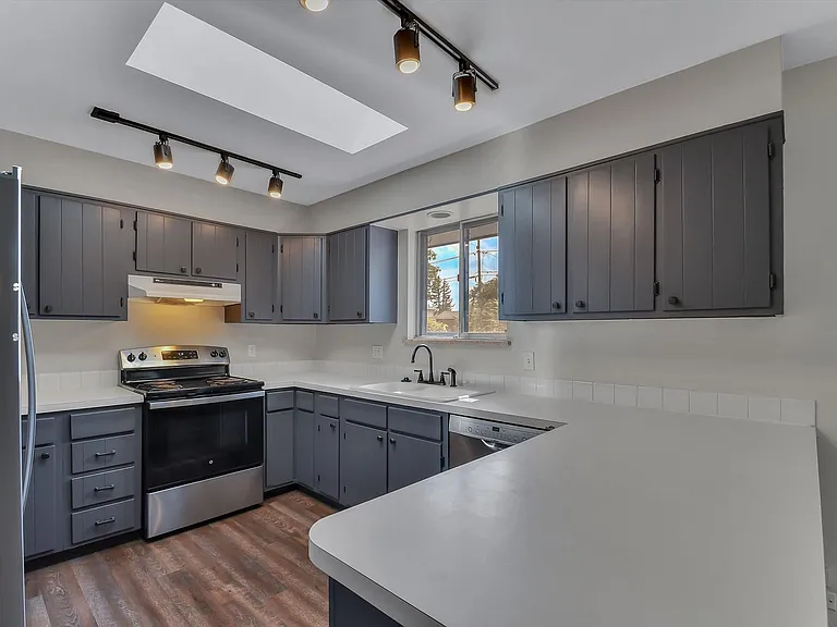 7687 Newman St — Photo 12