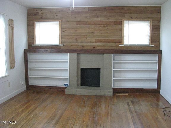 5th image of 811 Crescent St