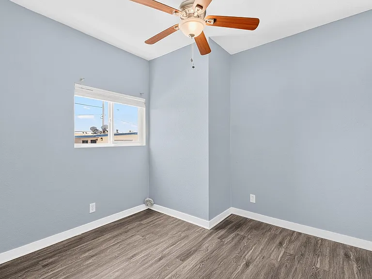2212 Myrtle Avenue — Photo 14