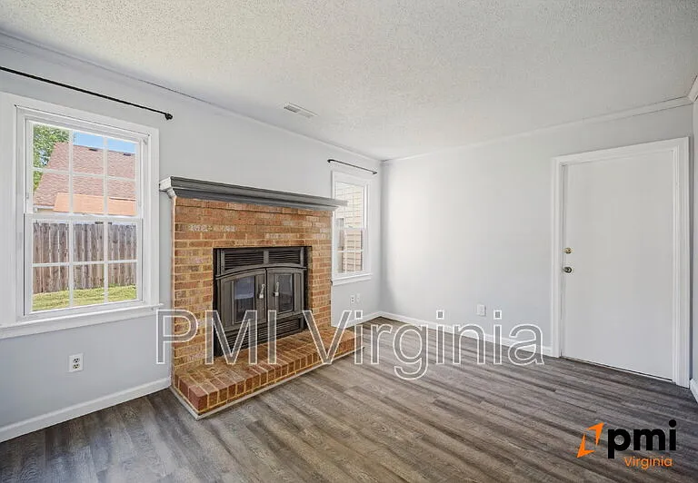 1701 Darrow St — Photo 9