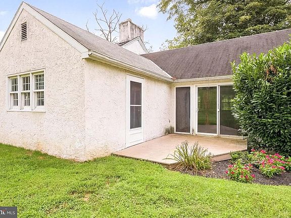 3rd image of 908 Lincoln Rd