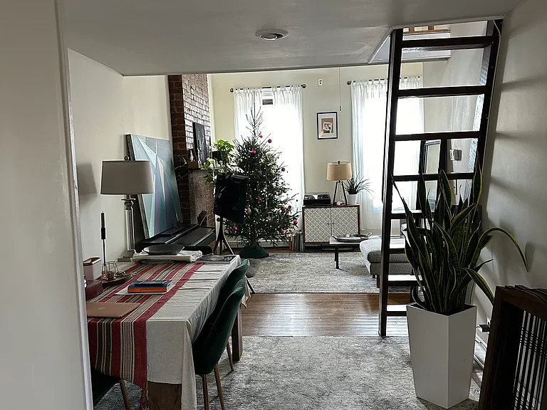 202 Washington St #4R — Photo 4