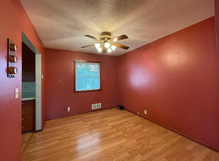 3370 Upper 143rd St W — Photo 12