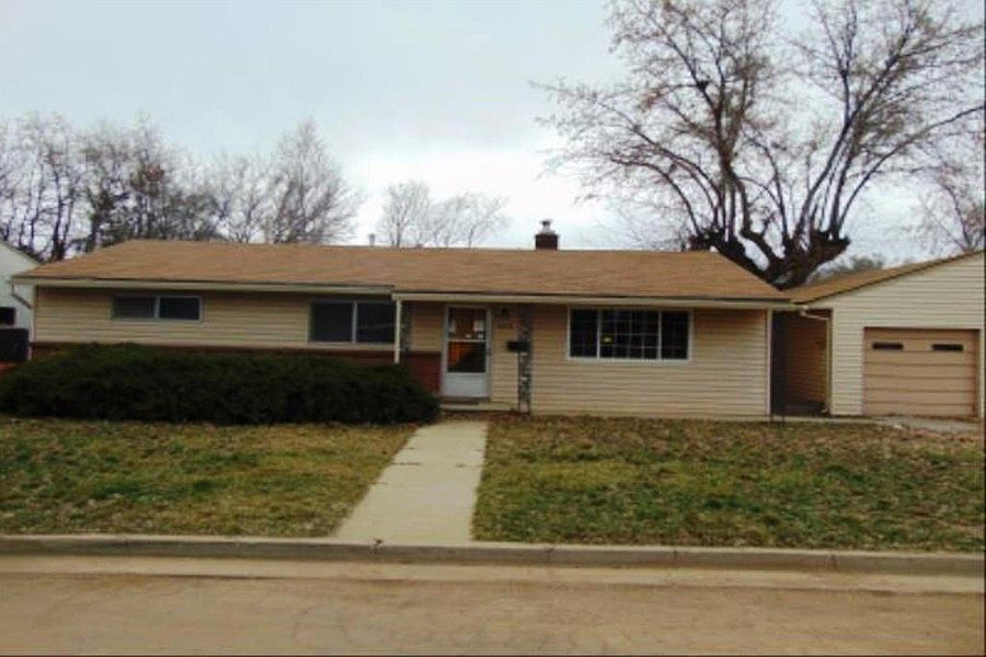 1st image of 830 Arnold St
