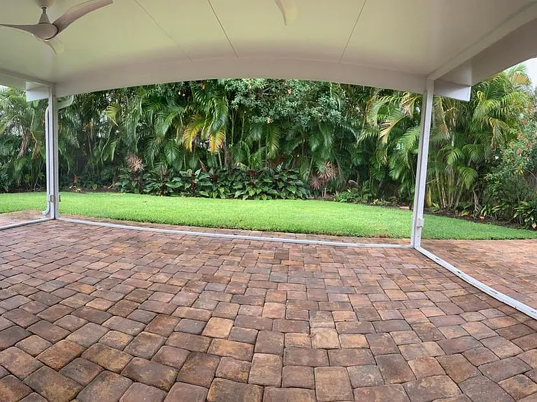 Large Private Screened Lanai