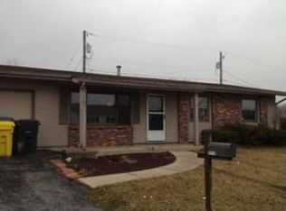 Riviera Cir, Valparaiso, IN 46385