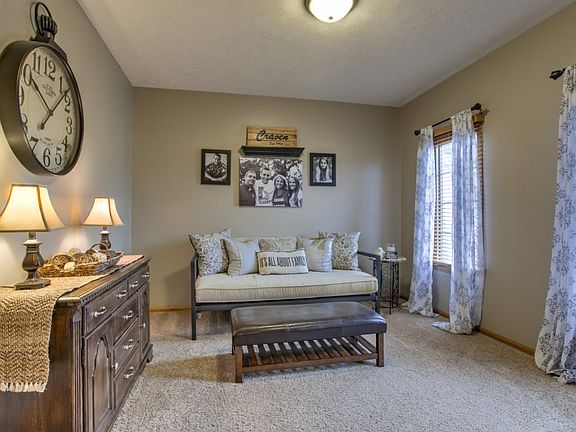 4th image of 17325 Oakbrook Cir