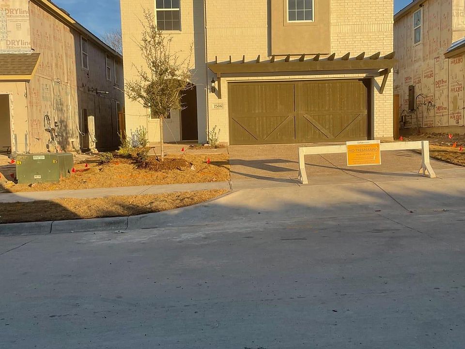 Front porch with great elevation and stucco