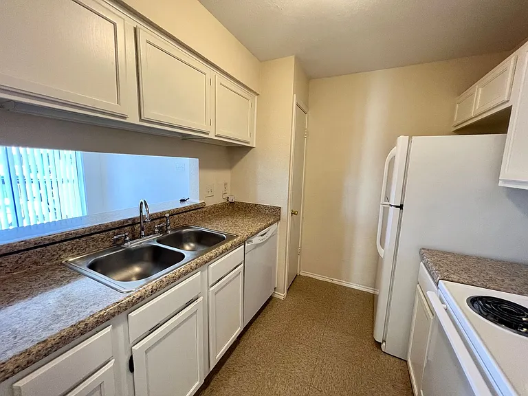 810 Station St — Photo 17