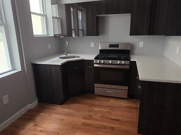 3rd image of 178 Van Buren St #4