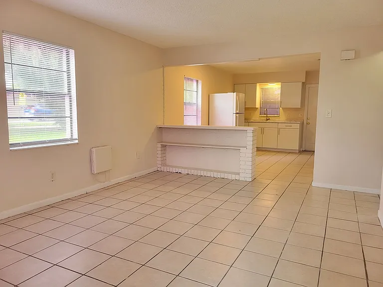 2117 Avenue G NW — Photo 2