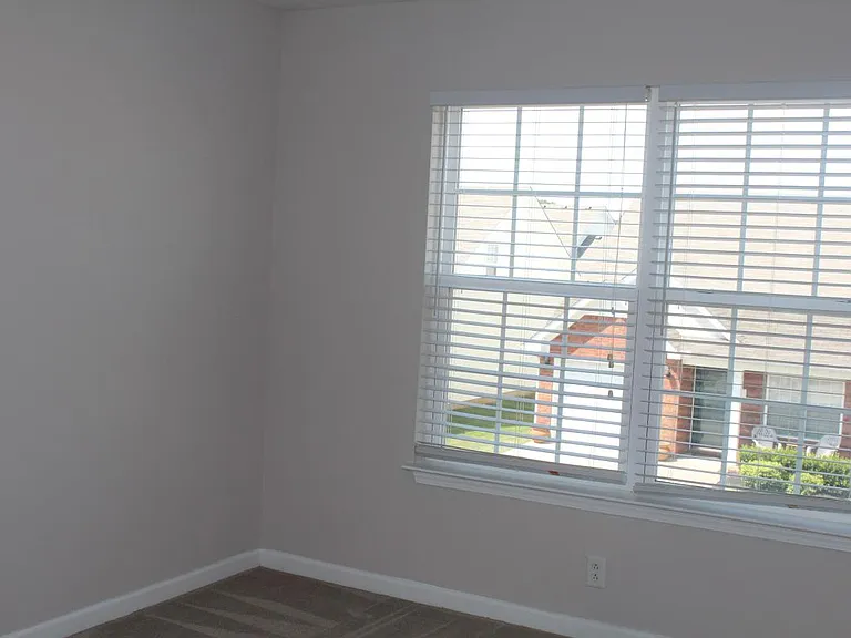 922 Wolves Den Pl — Photo 9