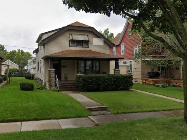 1552 S 58th St, West Allis, WI 53214
