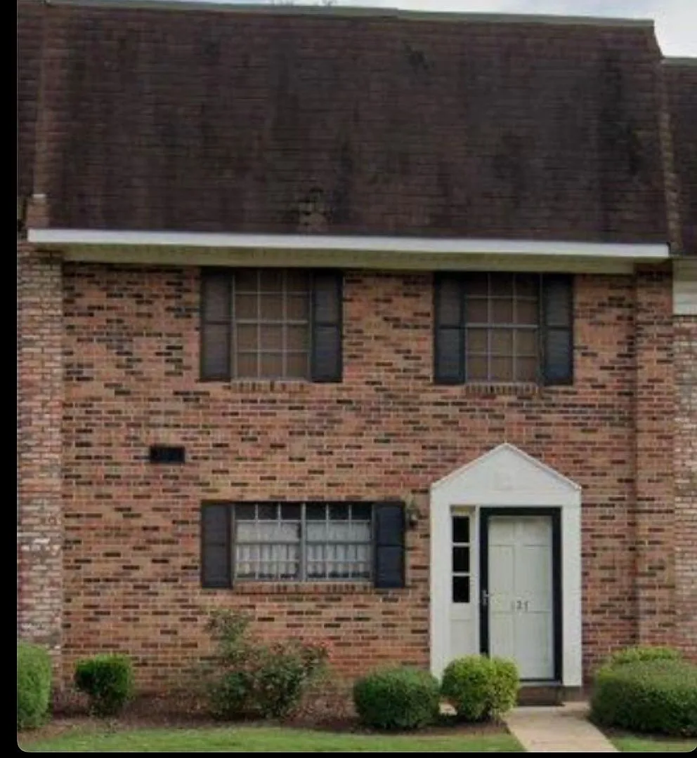 3 bedroom, 2-1/2 bath located in the Verner school zone — Photo 1
