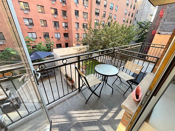 3rd image of 424 E 10th St APT 5d