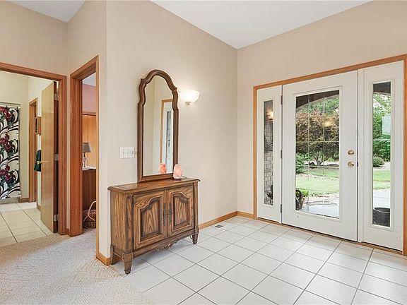 3rd image of 11 Stirling Cir