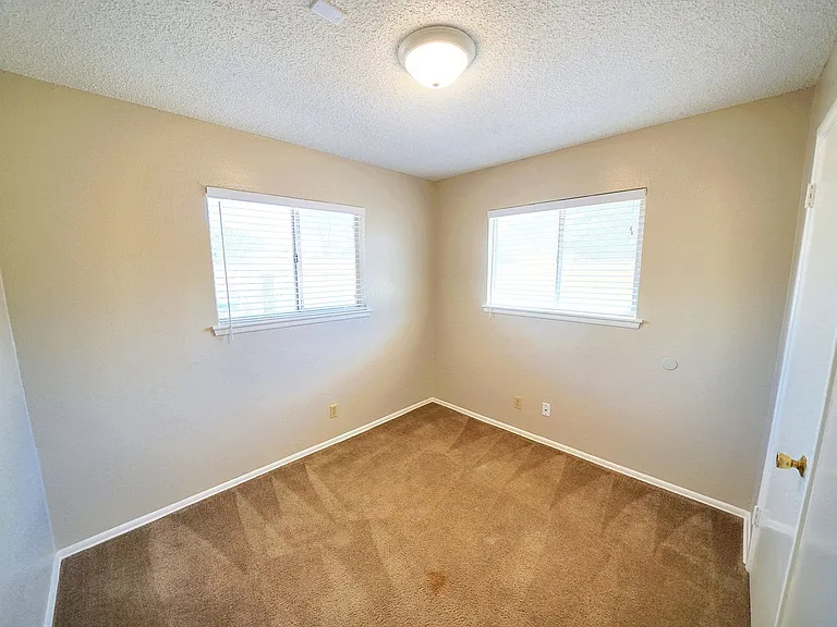 225 Linda Ct — Photo 28