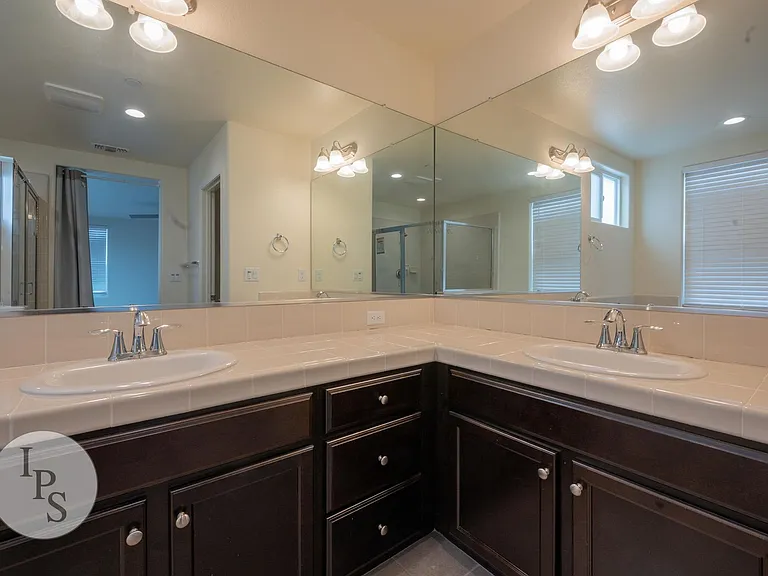 6052 E Bishop Ln — Photo 24