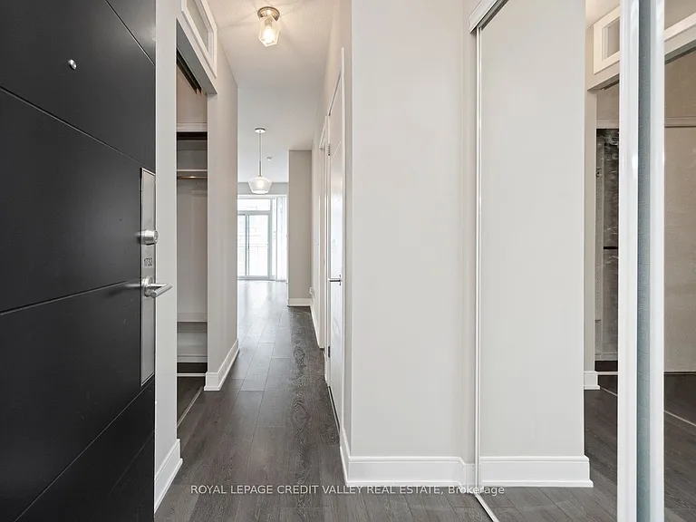525 Adelaide St W #1732 — Photo 4