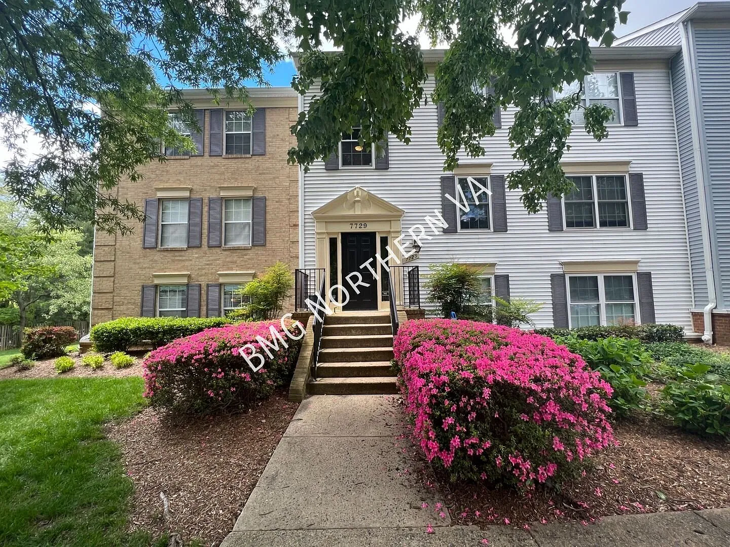 Refreshing 1 Bedroom 1 Bathroom Unit With Patio In New Providence Village — Photo 1