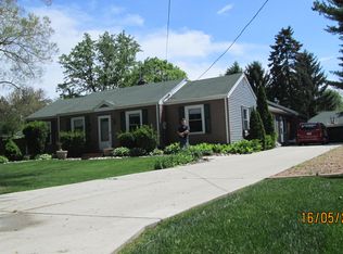 28W659 Rogers Ave, Warrenville, IL 60555