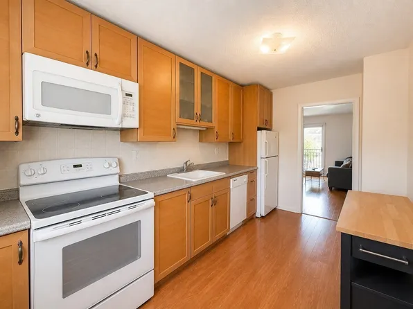 28 Westgate Rd APT 5, Chestnut Hill, MA 02467
