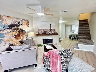 9434 Olde Village Ct, Dallas, TX, 75227