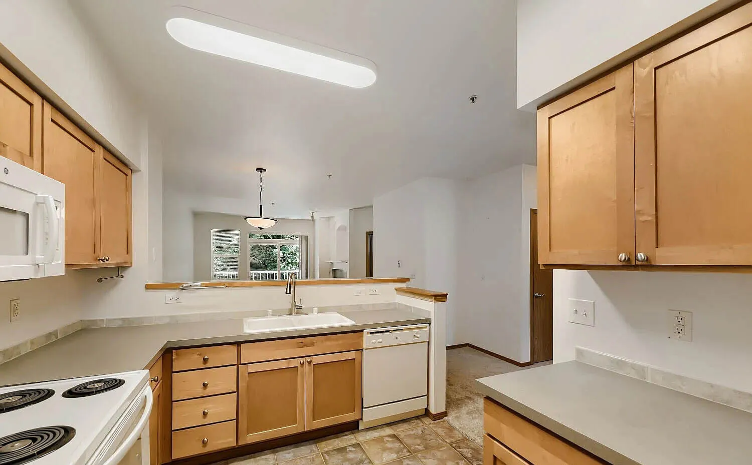 2 bed, 926 sqft, $2,190 — Photo 4