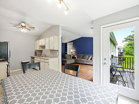5th image of 383 Woodview Cir APT D