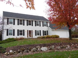 W310S2751 Wild Rose Ln, Waukesha, WI 53188
