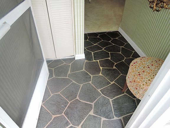 3rd image of 124 Lakes End Dr APT C