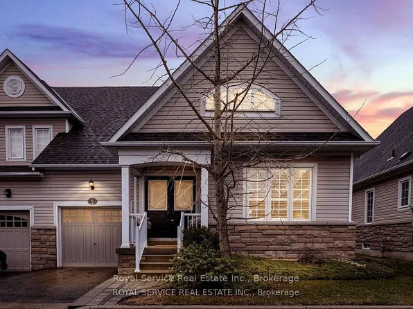 350 Lakebreeze Dr #5, Clarington, ON L1B 0A2